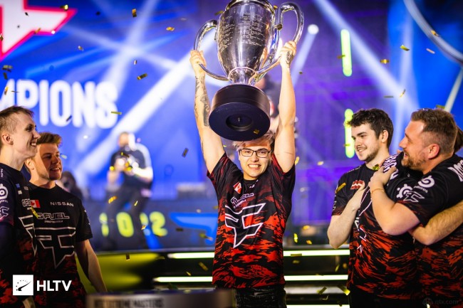 这种情况真的很不可预测。 Oh My God 4 vs 5 消灭了 JD Gaming 并成功翻盘赢得了第一场比赛。