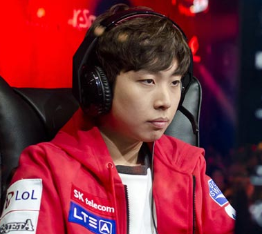 太血腥了！ Rest 向 TheShy 祈祷；但被 Zeus 的Rambo融化， Hanwha Life Esports 领先